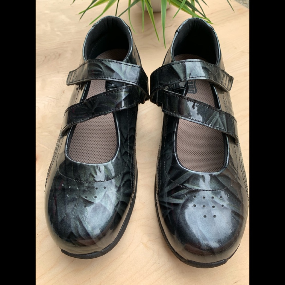 Drew woman’s NWT shoes - Picture 2 of 10